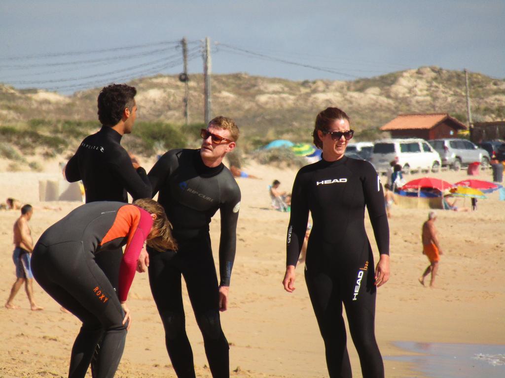 West Coast Surf Hostel アレイア・ブランカ エクステリア 写真